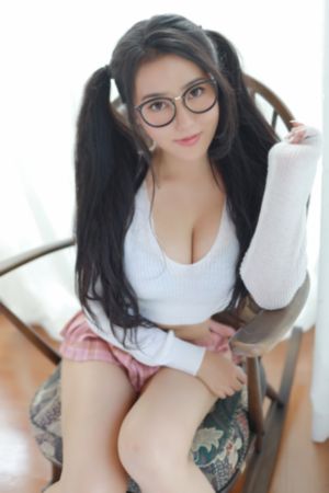 向日葵绽放的夜晚樱花