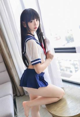 小受夹腿憋尿时被攻按小腹